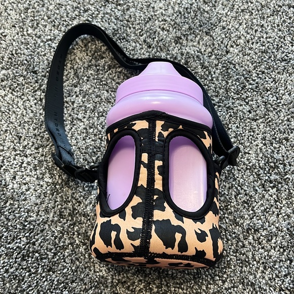 Mini Hydro Jug Bottle & Carrier - Picture 2 of 3